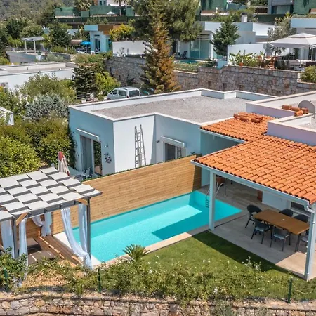 Mira Oezel Havuzlu 3+1 Torba/bodrum Hotel