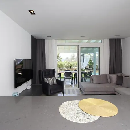 Hotel Mira Oezel Havuzlu 3+1 Torba/bodrum