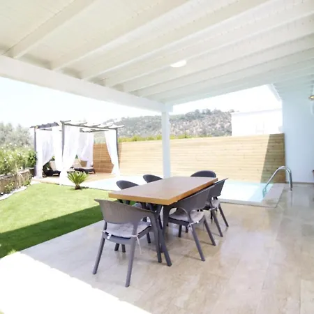 Mira Oezel Havuzlu 3+1 Torba/bodrum