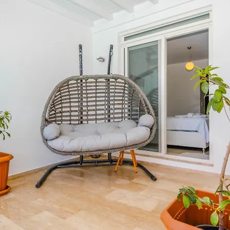 Mira Oezel Havuzlu 3+1 Torba/bodrum